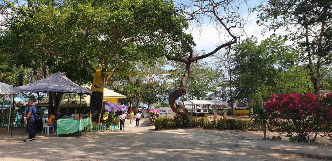 Mactan Newtown Condo With Garden And Ocean View 8Newtown Blvd Мактан Экстерьер фото