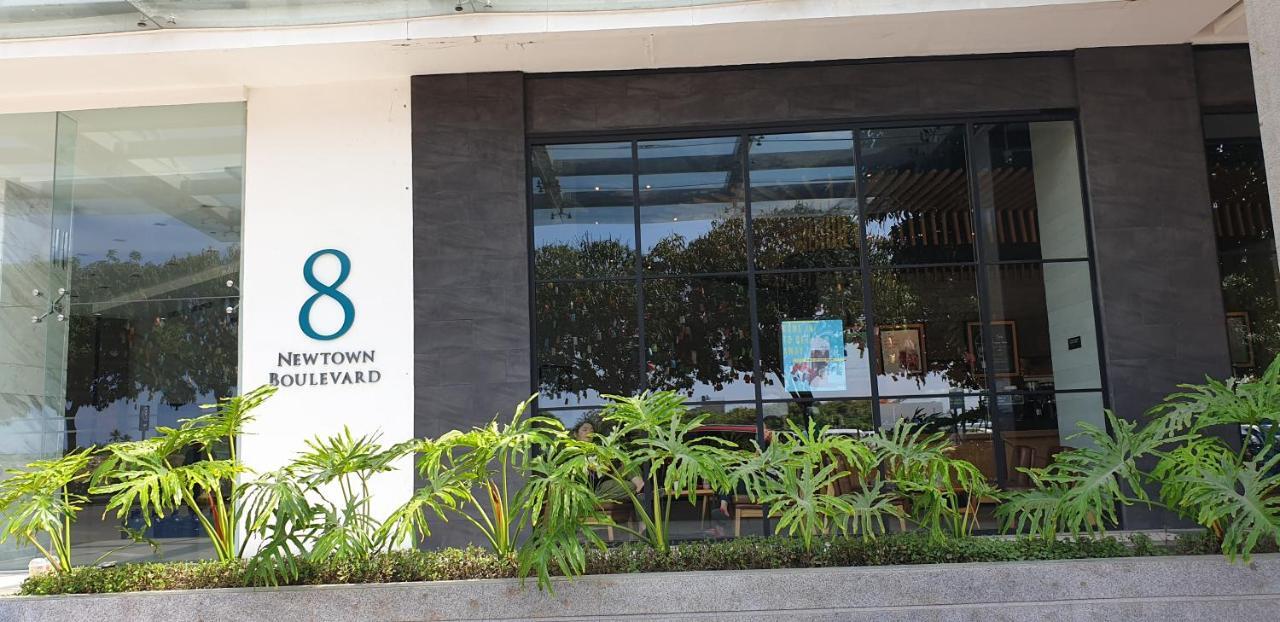 Mactan Newtown Condo With Garden And Ocean View 8Newtown Blvd Мактан Экстерьер фото