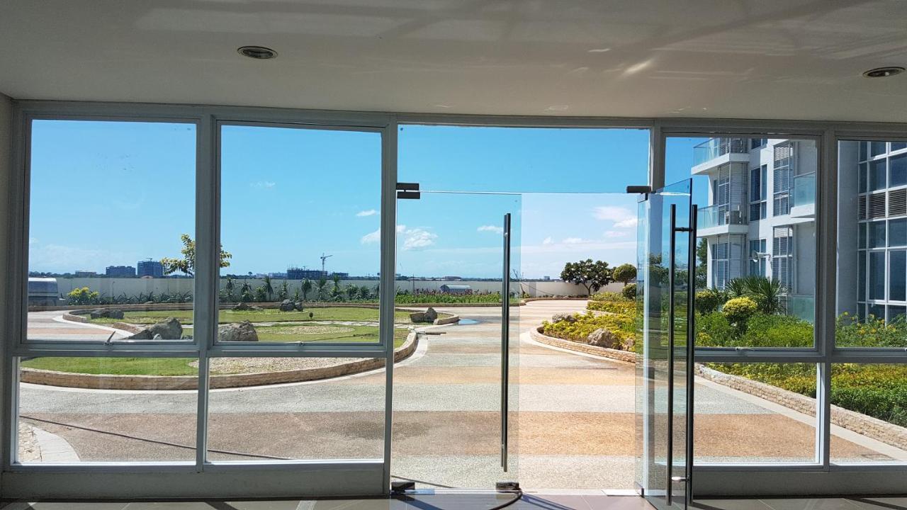 Mactan Newtown Condo With Garden And Ocean View 8Newtown Blvd Мактан Экстерьер фото